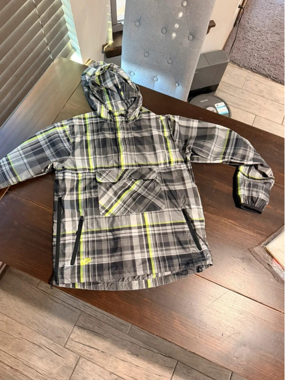 Men’s Nike Plaid Windbreaker Size Medium
